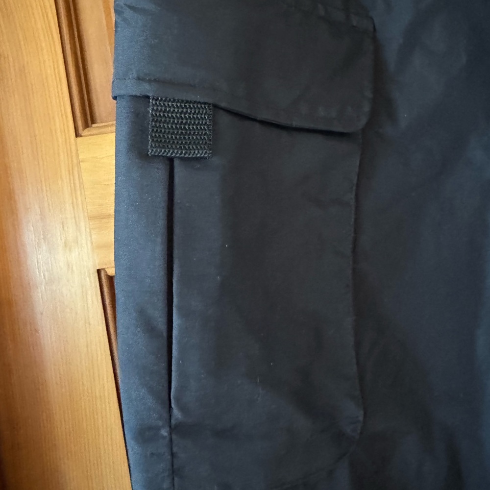 Men's Black Cargo Snow Pants - Picture 4 of 5